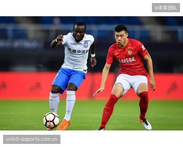 主帅法埃的防守体系要求前锋线作为第一道防线，极致压缩对手中场推进空间。